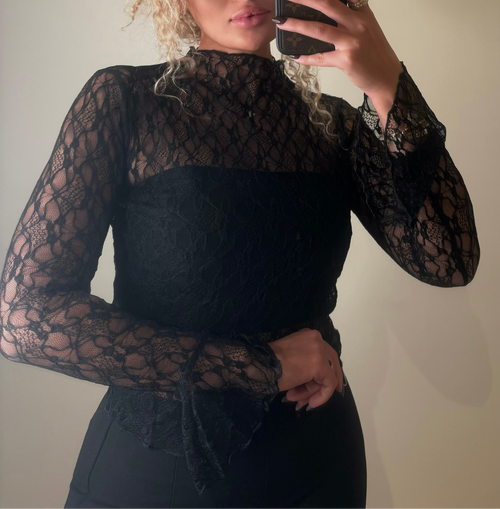 Top en dentelle noir