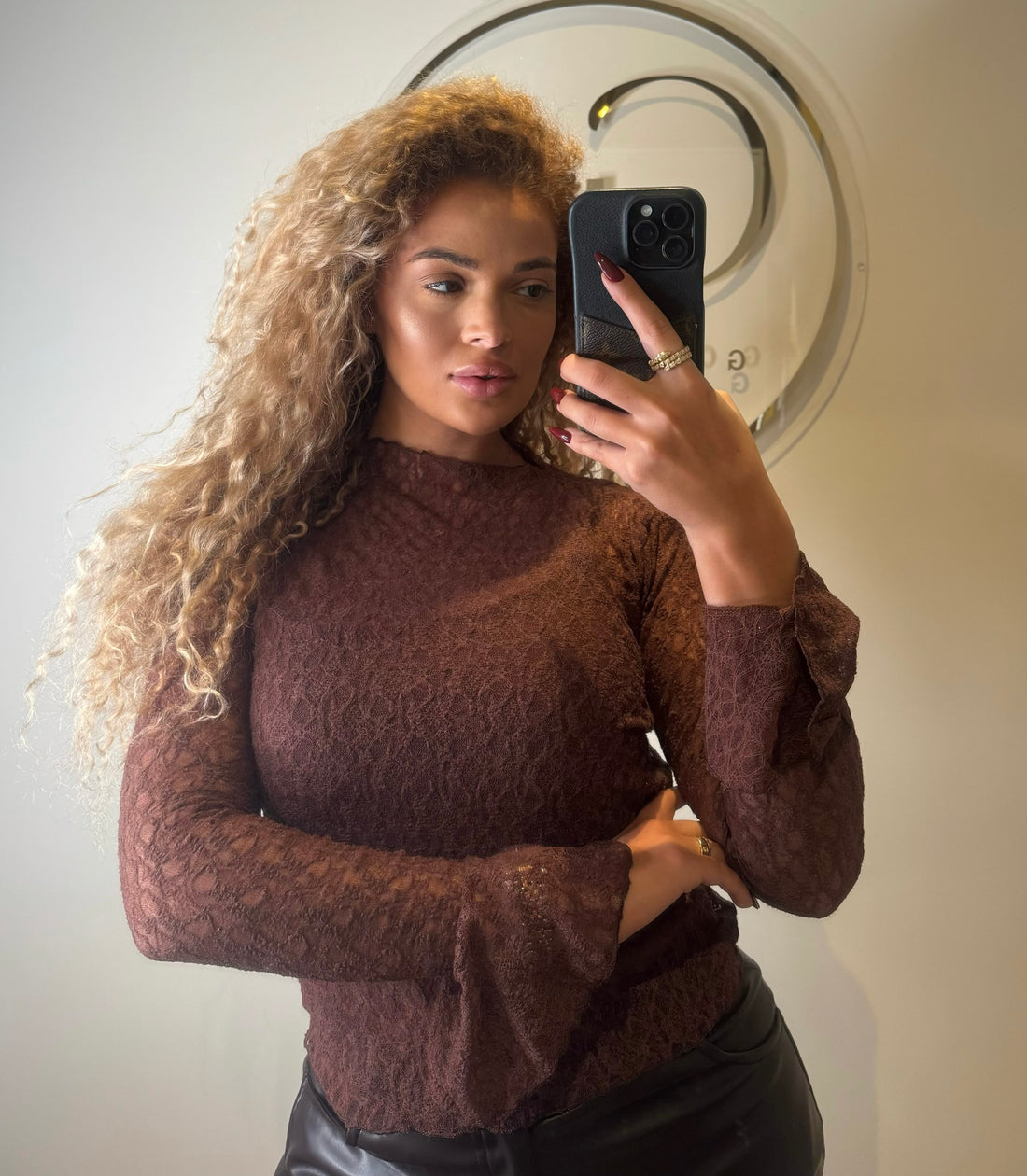 Top en dentelle chocolat