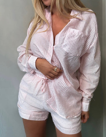 Ensemble short rose à détails brillants