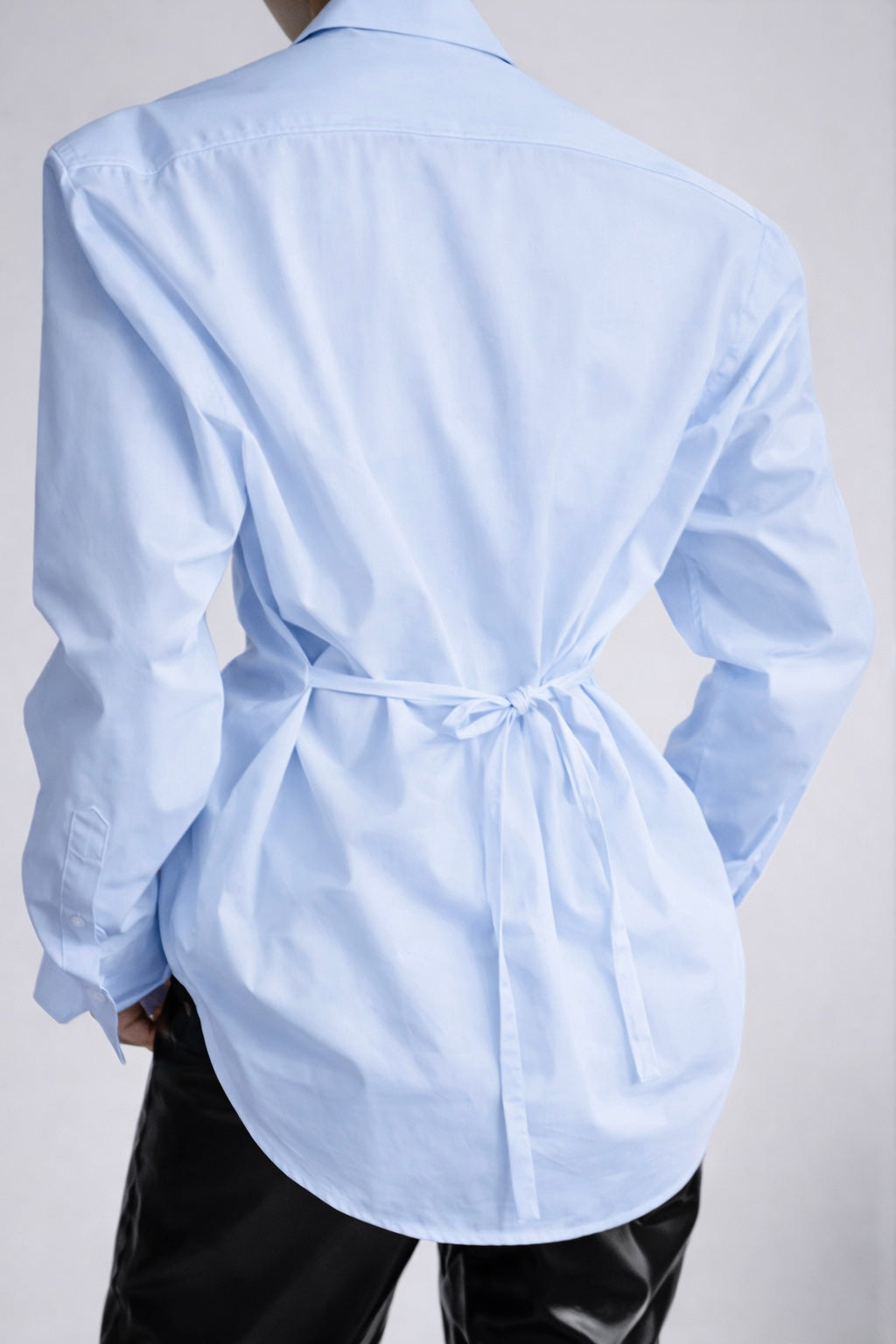 Chemise à épaulettes et taille ajustable