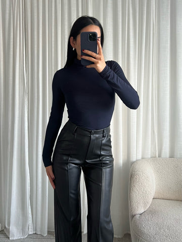 Top noir col roulé Slim Fit